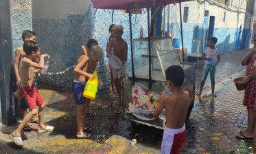 عاشوراء .. أطفال وقاصرون لم يمتثلوا لقرار منع التراشق بالمياه في الشارع