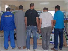 أفراد عصابة إجرامية بعد اعتقالهم بالبيضاء(أيس برس)