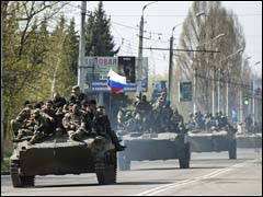 دبابات روسية متوجهة نحو الحدود مع أوكرانيا