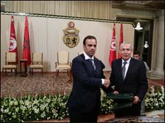 محمد الكتاني ومبارك الخليفة  خلال حفل التوقيع (خاص)