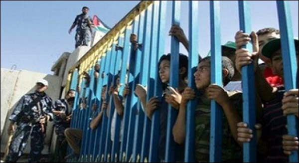 جنود عراقيون يمشطون منطقة المعركة