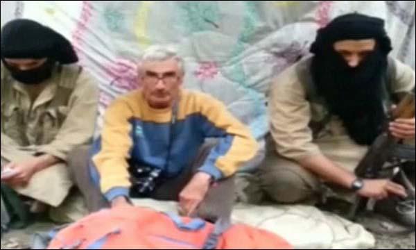  الفرنسي هيرفي غوردال قبل تصفيته من قبل تنظيم جند الخلافة