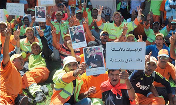 عمال النظافة في وقفة احتجاجية 