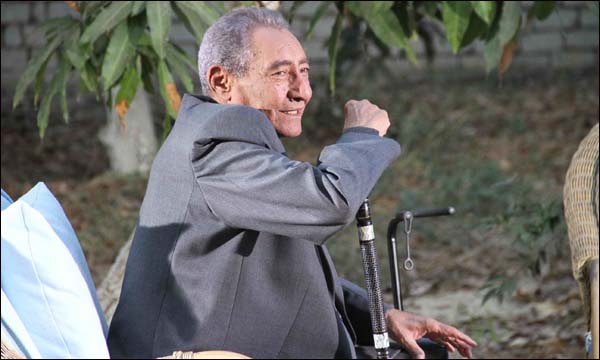 الشاعر المصري الراحل عبد الرحمن الأبنودي
