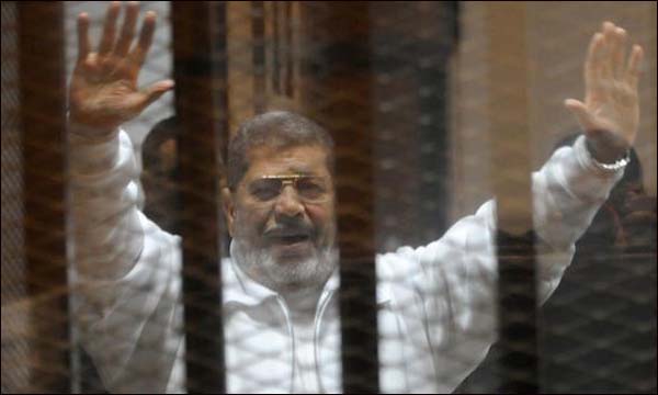 مرسي لحظة نطق الحكم عليه بـ 20 سنة سجنا