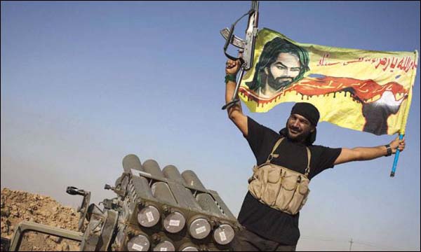 مقاتل شيعي على مشارق الرمادي في العراق