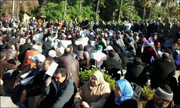 وقفة احتجاجية سابقة لشغيلة قطاع العدل المنضوية تحت لواء الفيدرالية الديمقراطية للشغل (خاص)