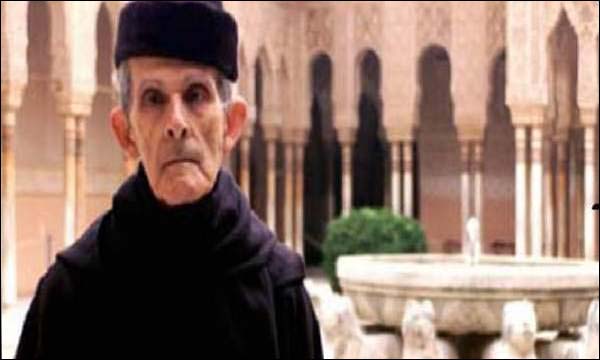 المؤرخ المغربي المرحوم محمد بن عزوز حكيم الحائز على وسام ألفونسو العاشر الحكيم