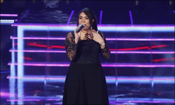 المغنية المغربية نجاة رجوي في إحدى مواجهات برنامج المسابقات الغنائية 'ذو فويس'