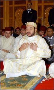 Amir Al Mouminine accomplit la prière du vendredi à Oujda