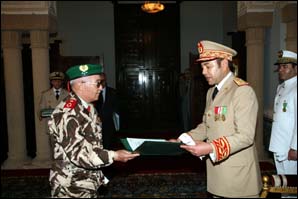 Le Souverain reçoit l'Inspecteur général des FAR et commandant de la Zone Sud. ..