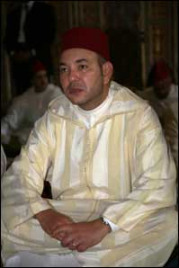 Amir Al Mouminine accomplit la prière du vendredi à la mosquée Al-Aadam à Tanger