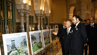 S.M. le Roi préside la signature de deux mémorandums d'entente relatifs à des investissements touristiques et immobiliers à Rabat