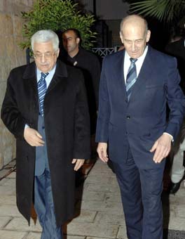 Premier contact entre Abou Mazen et Olmert