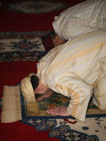 Le Souverain accomplit la prière du vendredi à la mosquée Sidi Youssef à Essaouira