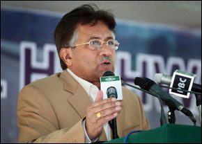 La Cour suprême conforte le Président Musharraf