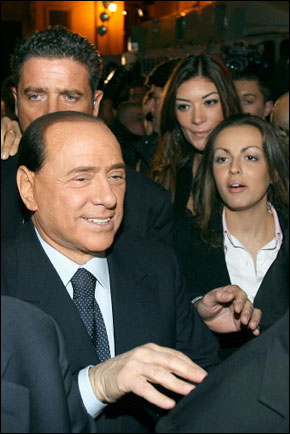 A 71 ans, Berlusconi entend rester seul maître à bord à droite