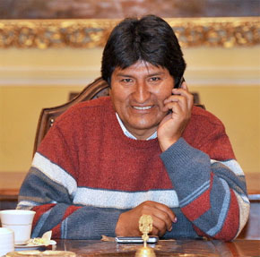 Le Président Evo Morales largement confirmé à son poste
