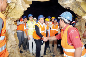 Etape finale du percement du tunnel de Zaouiat Ait Mellal