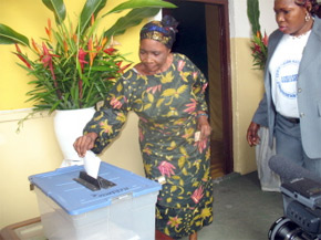 Les électeurs se rendent timidement aux urnes