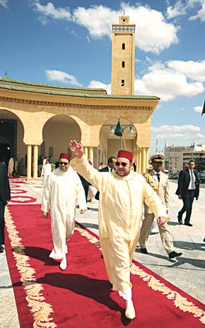 S.M. le Roi Mohammed VI accomplit la prière du vendredi à la mosquée Assoltane Moulay Slimane à Oujda