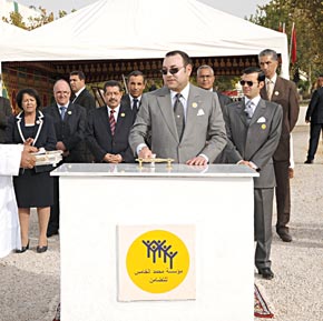 S.M. le Roi pose à Fès la première pierre du centre régional de prise en charge des personnes handicapées