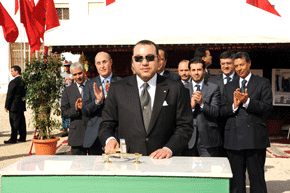 S.M. le Roi Mohammed VI pose la première pierre pour la réalisation d'une digue de protection du PDA de poissons à Fnideq