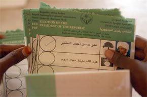 Omar El-Béchir grand favori des élections