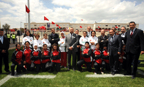 S.M. le Roi inaugure le stade municipal de rugby d'Oujda après réaménagement