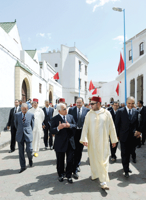 S.M. le Roi préside la cérémonie de signature d'une convention pour la mise à niveau urbaine de l'ancienne médina de Casablanca, dont le coût de la première tranche s'élève à 300 MDH