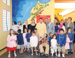 S.M. le Roi visite un Centre d'intégration des enfants trisomiques 21 à Casablanca