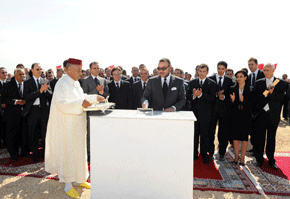 S.M. le Roi pose la première pierre pour la construction de l'Université internationale de Rabat, d'un coût global de 1,2 milliard de dirhams
