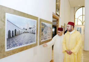 Le Souverain inaugure à Casablanca l'exposition de photographies «Mosquées marocaines à travers l'histoire»