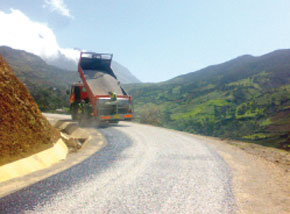 Réalisation de 300 km de routes rurales