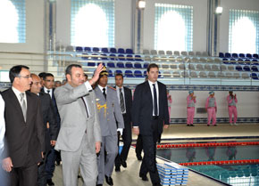 S.M. le Roi inaugure la piscine couverte  «S.A.R. le Prince Héritier Moulay El Hassan» à M'diq, réalisée pour un investissement de 19 MDH