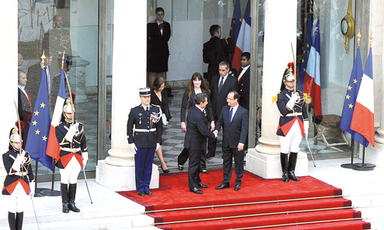 François Hollande prend ses fonctions