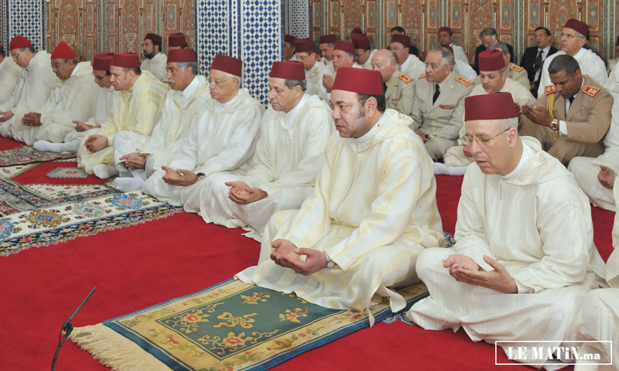 S.M. le Roi accomplit la prière du vendredi  à la mosquée Mouline à Rabat
