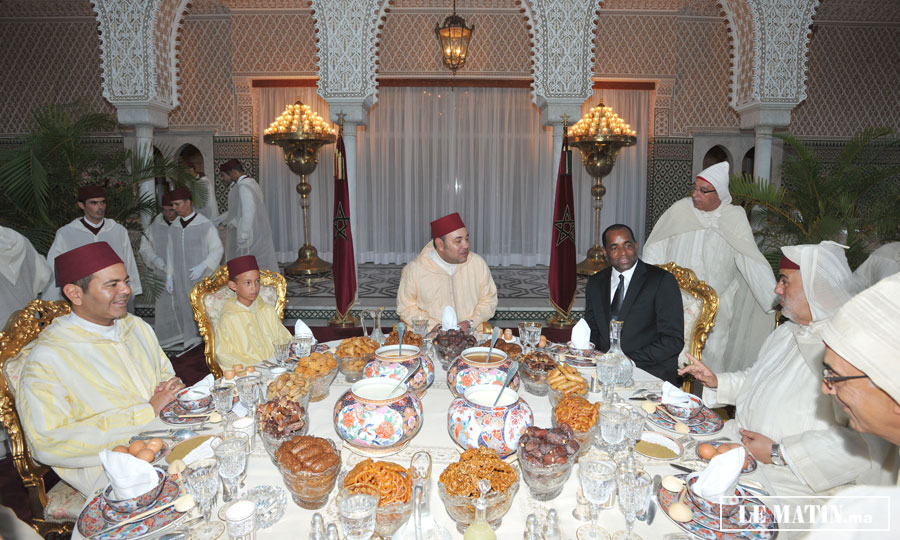 S.M. le Roi préside à Rabat une réception à l'occasion de la fête du Trône