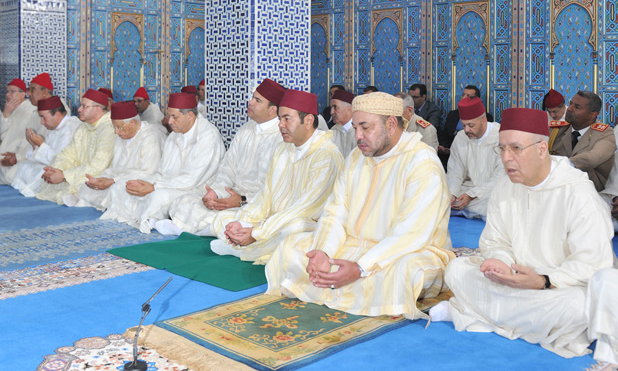 S.M. le Roi, Amir Al Mouminine, accomplit la prière du vendredi à la mosquée Mohammed VI à M’diq