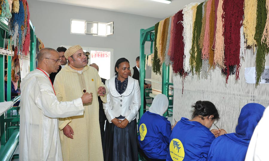 Inaugure un centre régional de formation dans les métiers de l'Artisanat et pose la 1re pierre d'un centre de gériatrie psychiatrique