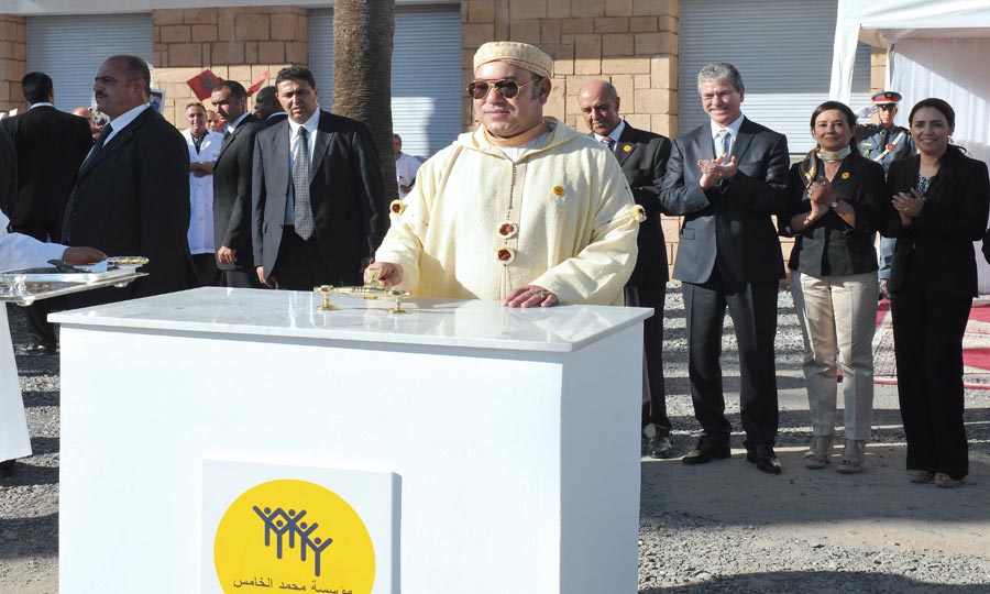 Inaugure un centre régional de formation dans les métiers de l'Artisanat et pose la 1re pierre d'un centre de gériatrie psychiatrique