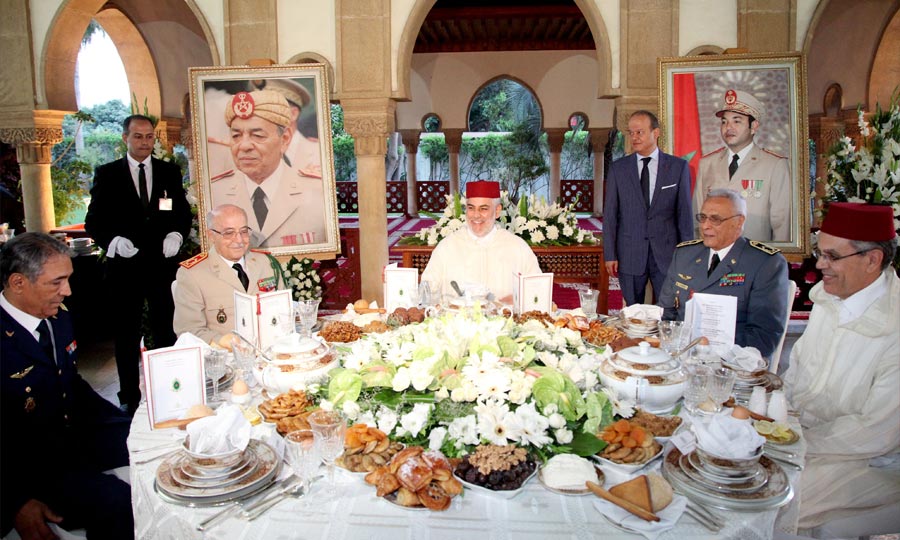 S.M. le Roi offre un Iftar à Rabat