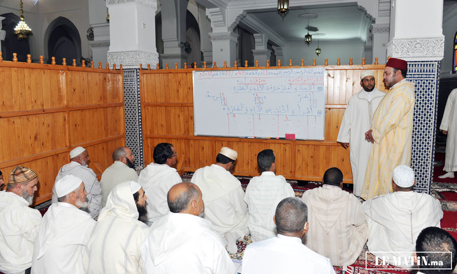 Amir Al-Mouminine donne à Marrakech le coup d’envoi du programme de lutte contre l’analphabétisme dans  les mosquées au titre de l’année scolaire 2012-2013