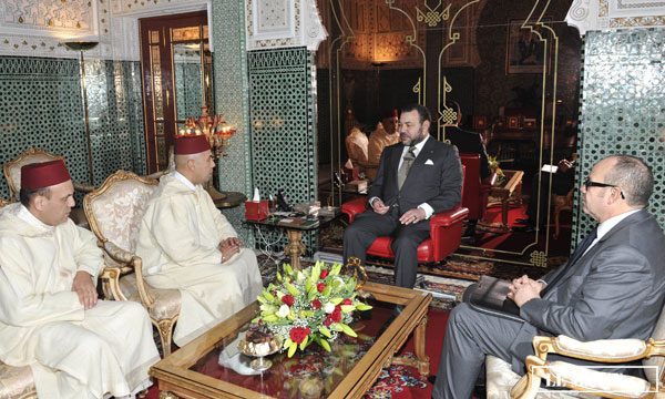 S.M. le Roi Mohammed VI reçoit les fils de feu Ahmed Ramzi et feu Ahmed Tayeb Laâlej