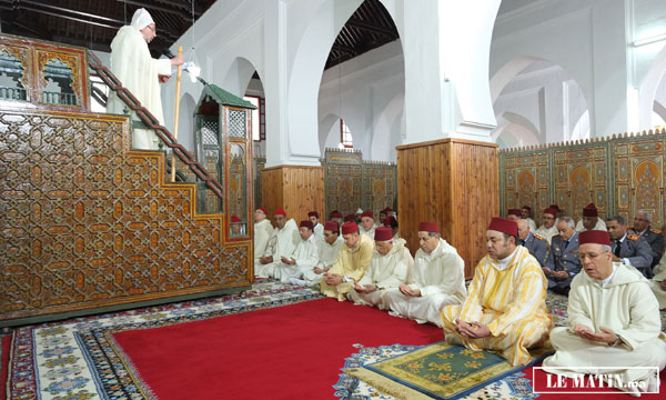 Sa Majesté le Roi, Amir Al-Mouminine, accomplit la prière du vendredi à la mosquée Moulay Slimane à Rabat