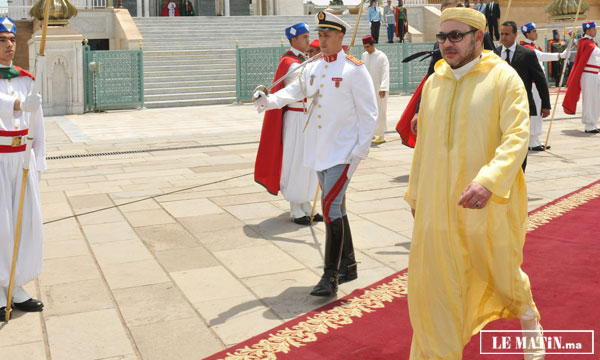 Sa Majesté le Roi, Amir Al Mouminine, accomplit la prière du vendredi à la mosquée Hassan à Rabat