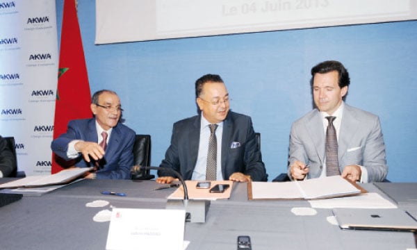 De gauche à droite, Ali Wakrim, vice-président d’Akwa Group, Lahcen Haddad, ministre du Tourisme, et Christopher Norton, président de Four Seasons Europe, Moyen-Orient et Afrique.