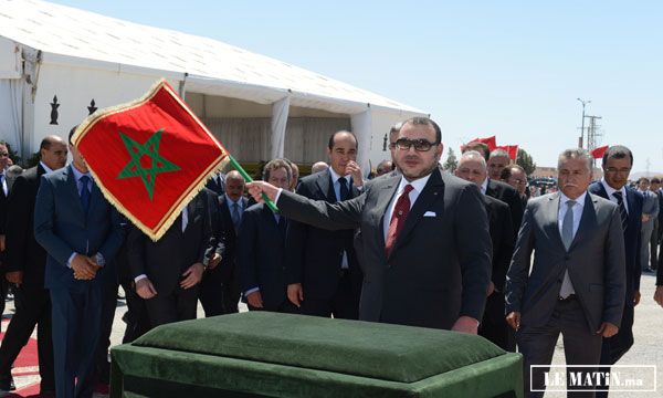 S.M. le Roi préside la cérémonie de signature de la convention  relative au programme intégré de développement urbain  de la ville d’Oujda (2013-2016)