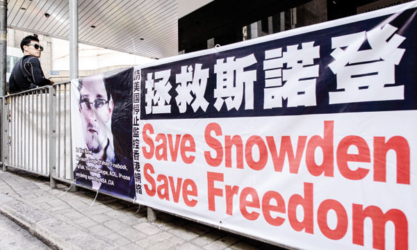 Snowden attend l'asile  politique de l'Équateur