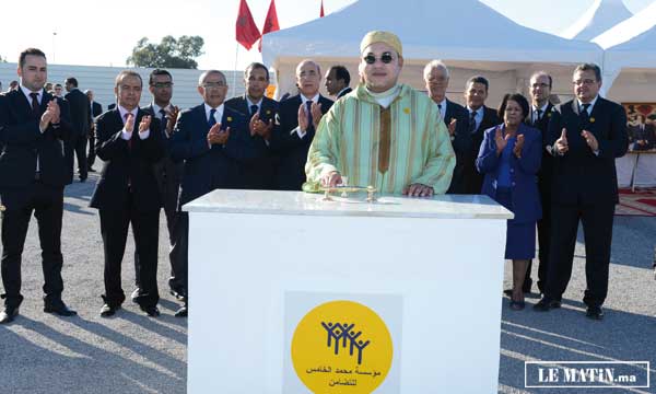 Sa Majesté le Roi pose la première pierre de deux Centres de formation et de qualification des jeunes à Casablanca